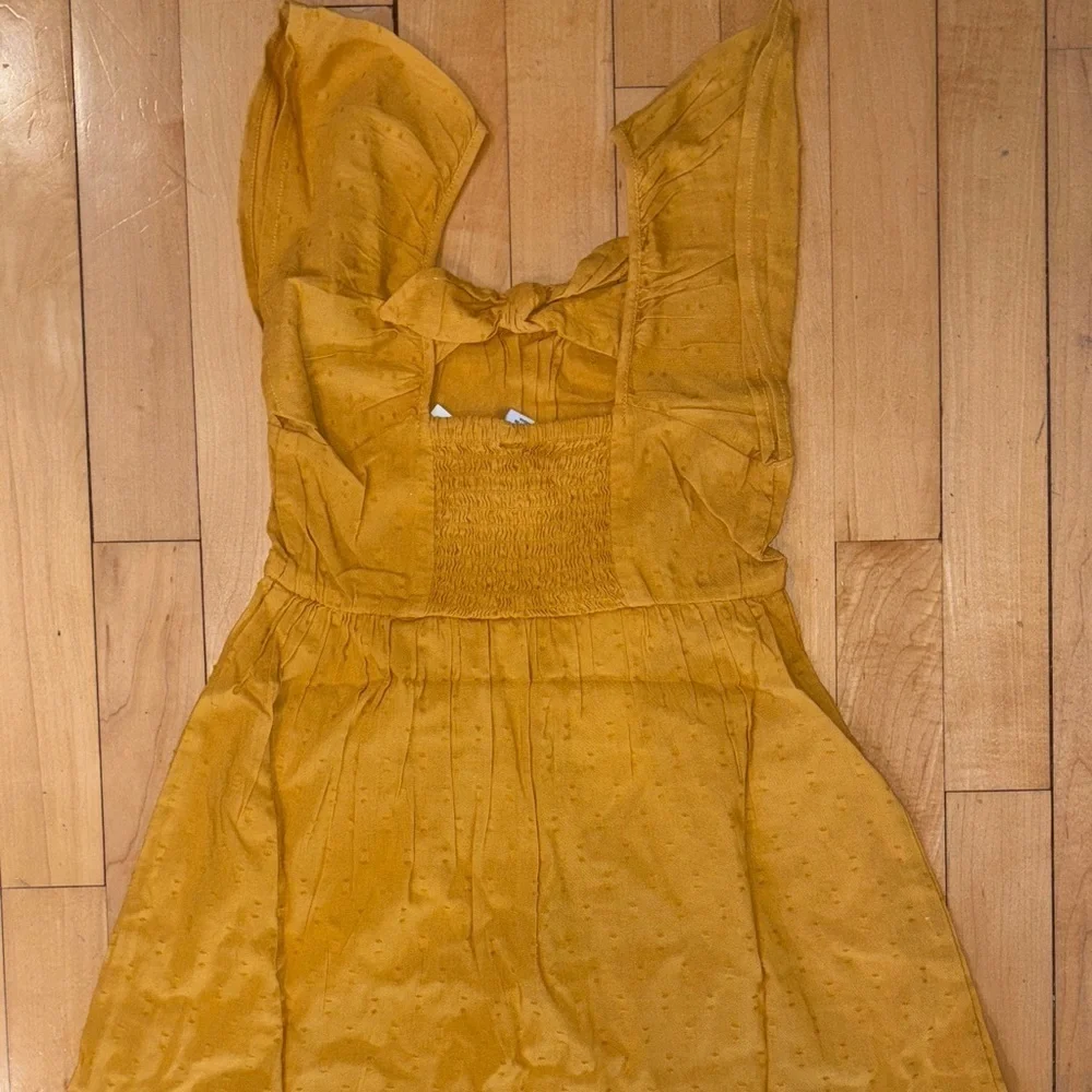 Old Navy Kids Dress in Mustard Yellow Girls size M flutter sleeves smocked waist